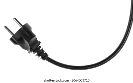 enchufe eléctrico europeo aislado en fondo blanco. Cable de alimentación negro con enchufe. Cierre del cable de alimentación