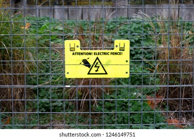 Electric Fence Attention Warning Sign