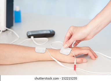 Electric massage procedure in physiotherapy practice 