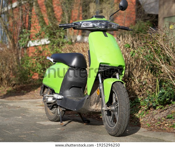 Electric\
scooter for green and shared urban\
e-mobility