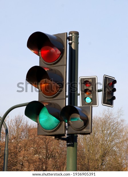 electric signalling\
lamps at the cross-roads\
