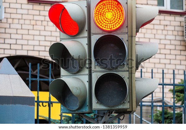 Electric traffic light.Green,red and yellow\
security signals.Pedestrian\
crossing