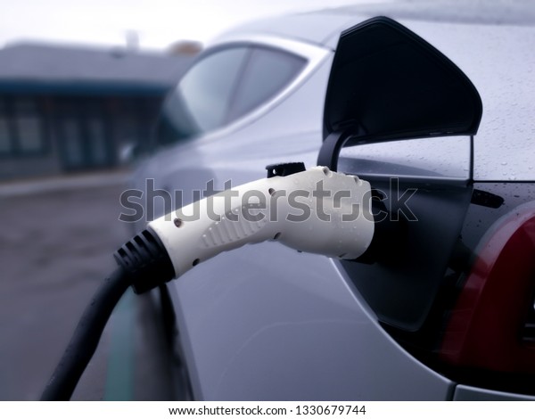 Electric vehicle charging\
station