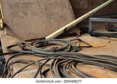 Electric Welding Cable, To Repair The Broken Steel Tailgate