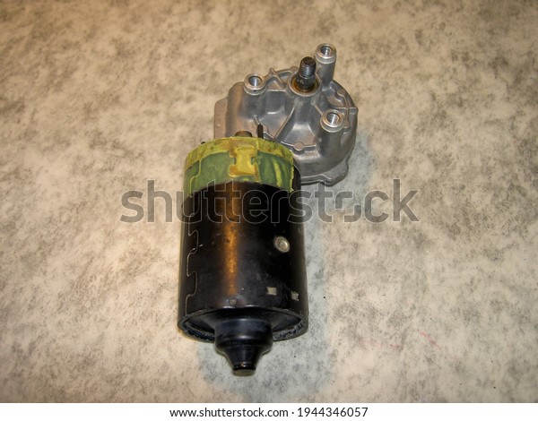 Electric wiper motor with aluminum gearbox, removed\
from the car, back side,\
image