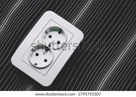 Electrical double plug socket for connecting devices on stripy
