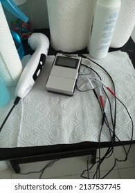 Electrical Stimulation Therapy and Ultrasound Therapy on the table, Electro-Acupuncture Dual channels, electric Actuator