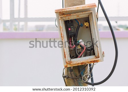 Electrical switch cabinet that is damaged and not ready for use The cause of the fire or safety in the building.