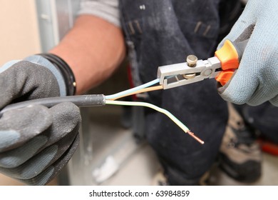 Electricien Batiment Images Photos Et Images Vectorielles De Stock Shutterstock