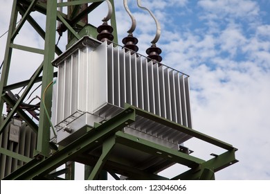 Electricity Distribution Transformer With Cooling Ribs