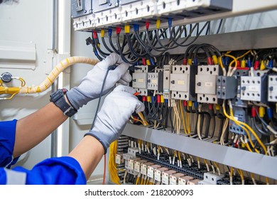 537 Engineering holding measuring voltage Images, Stock Photos ...