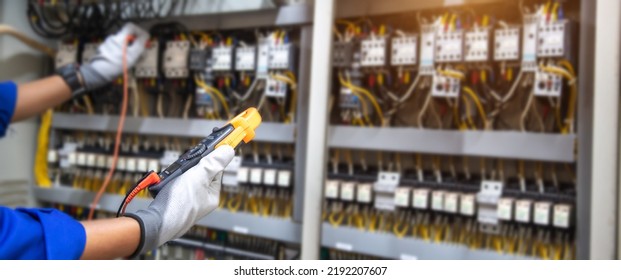 537 Engineering holding measuring voltage Images, Stock Photos ...