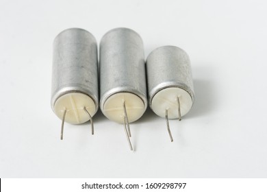 Electrolytic capacitor (middle size) in aluminum shell