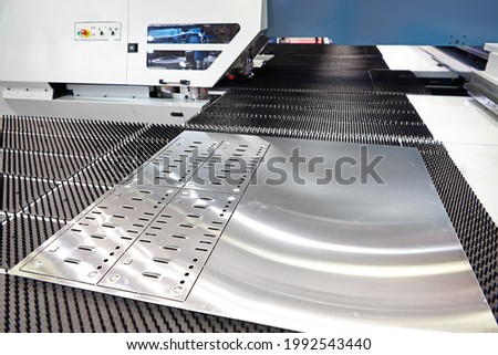 Electromechanical coordinate turret punch press