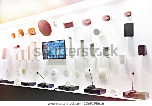 Electronic acoustic warning systems in\
emergency situations in store\
exhibition