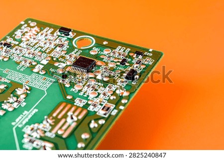 Electronic circuit board with integrated chipset processor soldered in surface 