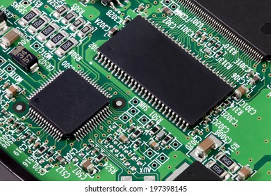 Electronic circuit board with many component parts