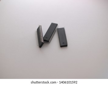 Electronic component: micro controllers and chips 