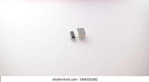 Electronic component: micro controllers and chips 