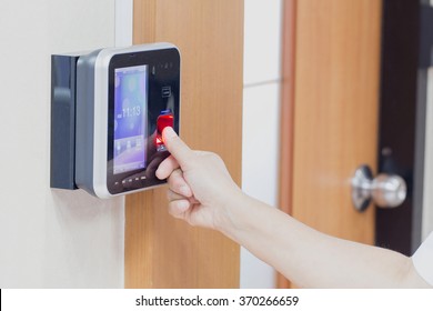 Electronic Key And Finger Access Control System To Lock And Unlock Doors