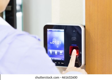 electronic key and finger access control system to lock and unlock doors