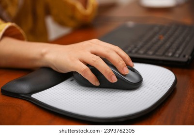 electronic mouse on a desk, sleek design and buttons, symbolizing modern computing, precision, and ergonomic functionality for computer interaction