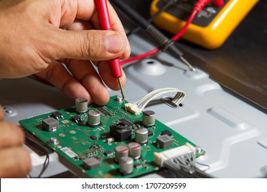 Electronic Technician - Electronic Tech Troubleshooting Circuit Board And Electronic Repair