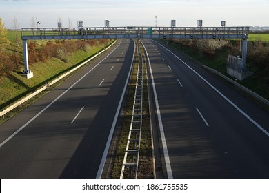 482 Electronic Toll Collection Images, Stock Photos & Vectors 