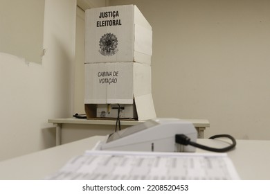 Electronic Urn Ballot Box. Brazilian Elections. Digital Vote Device On Voting Booth. System By Electoral Justice, UE 2020 Model Used At 2022 Presidential Elections - Rio, Brazil 09.29.2022