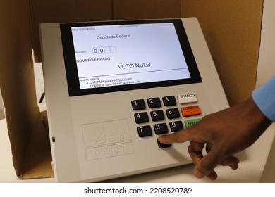 Electronic Urn Ballot Box. Brazilian Elections. Digital Vote Device On Voting Booth. System By Electoral Justice, UE 2020 Model Used At 2022 Presidential Elections - Rio, Brazil 09.29.2022