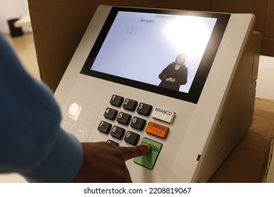 Electronic Urn Ballot Box. Brazilian Elections. Digital Vote Device On Voting Booth. System By Electoral Justice, UE 2020 Model Used At 2022 Presidential Elections - Rio, Brazil 09.29.2022