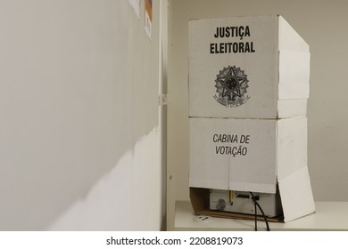 Electronic Urn Ballot Box. Brazilian Elections. Digital Vote Device On Voting Booth. System By Electoral Justice, UE 2020 Model Used At 2022 Presidential Elections - Rio, Brazil 09.29.2022