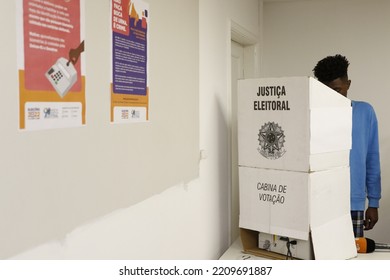 Electronic Urn Ballot Box. Brazilian Elections. Digital Vote Device On Voting Booth. System By Electoral Justice, UE 2020 Model Used At 2022 Presidential Elections - Rio, Brazil 09.29.2022