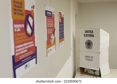 Electronic Urn Ballot Box. Brazilian Elections. Digital Vote Device On Voting Booth. System By Electoral Justice, UE 2020 Model Used At 2022 Presidential Elections - Rio, Brazil 09.29.2022