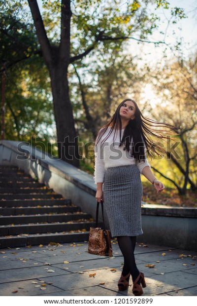 Pencil Skirt Young Lady 2024 espacioeje