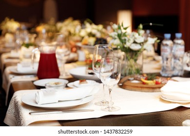 Elegance Table Set Up For Dinning Room 