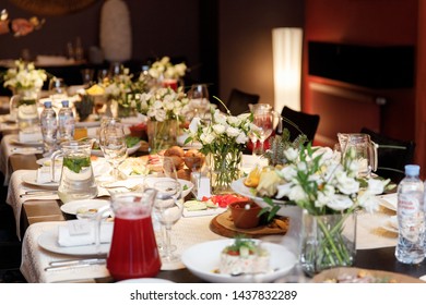 Elegance Table Set Up For Dinning Room 