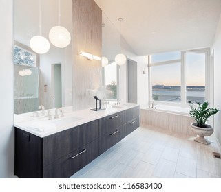 Elegant Bathroom in Luxury Home