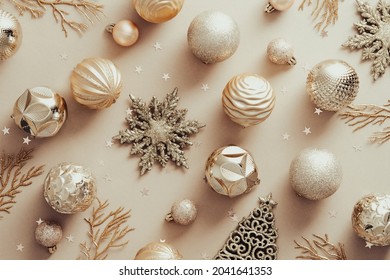 Elegantes decoraciones navideñas sobre