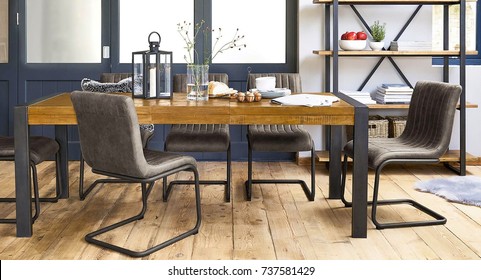 Elegant Dining Room Design. Interior Of Dining Room With Table And Chairs