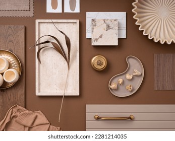Elegante y plana composición en color marrón y beige con muestras de textil y pintura, paneles de lamella y baldosas. Moodboard de arquitecto e interiorista. Vista superior. Copiar espacio. Foto de stock