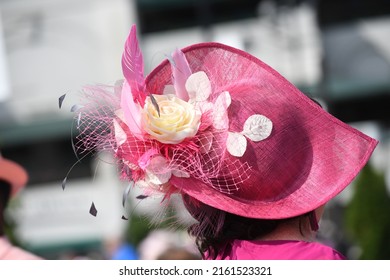 Elegant hats at a horse race 