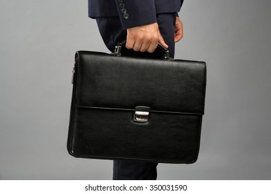 9,979 Briefcase business carrying man Images, Stock Photos & Vectors