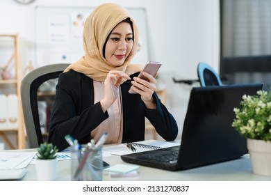 Elegant Muslim Business Woman Working On Stock Photo 2131270837 ...