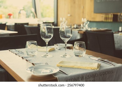 Elegant Table Set Up For Dinning Room