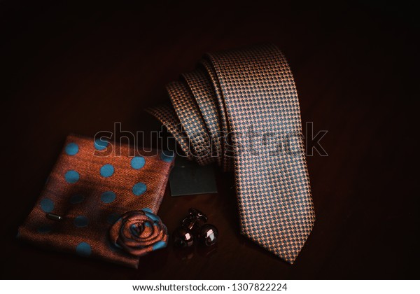 elegant tie and\
cufflinks ,pocket\
square