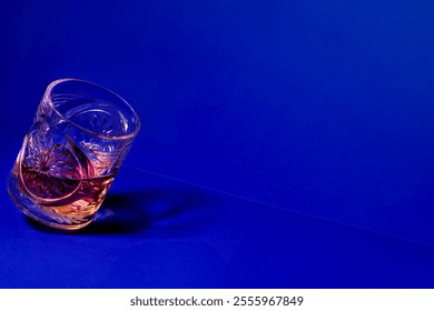 Un elegante vaso whisky