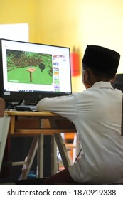 An Elementary School Student Watching A Youtube Video In A Computer Laboratory Owned By The School. Jambi, Indonesia - November 2020.