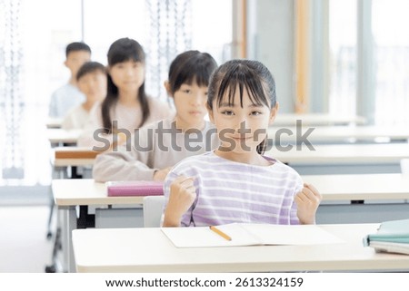 Elementary school students studying at a cram school