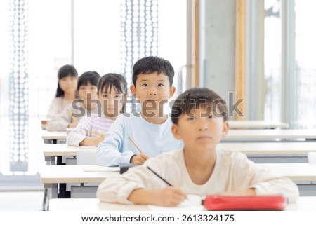 Elementary school students studying at a cram school